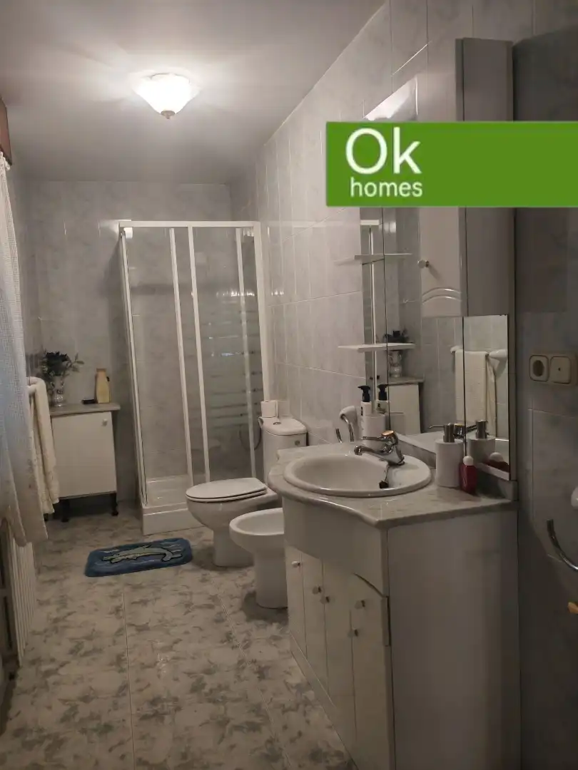 Baño de Casa adosada en venta en Vilasantar con Calefacción, Jardín privado y Parquet
