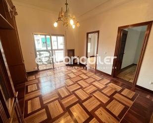 Sala d'estar de Pis de lloguer en  Madrid Capital amb Parquet i Rentadora