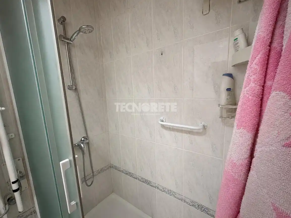 Bathroom of Flat for sale in Madrid  with Air Conditioner and Heating