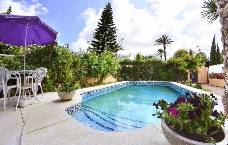 Piscina de Casa o xalet en venda en Alhaurín de la Torre amb Aire condicionat, Calefacció i Jardí privat