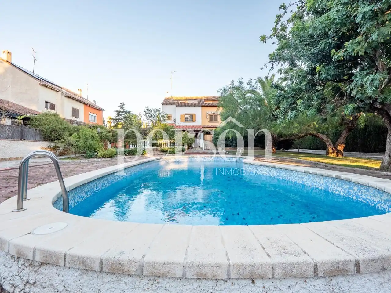 Jardí de Casa o xalet en venda en Paterna amb Aire condicionat, Terrassa i Moblat