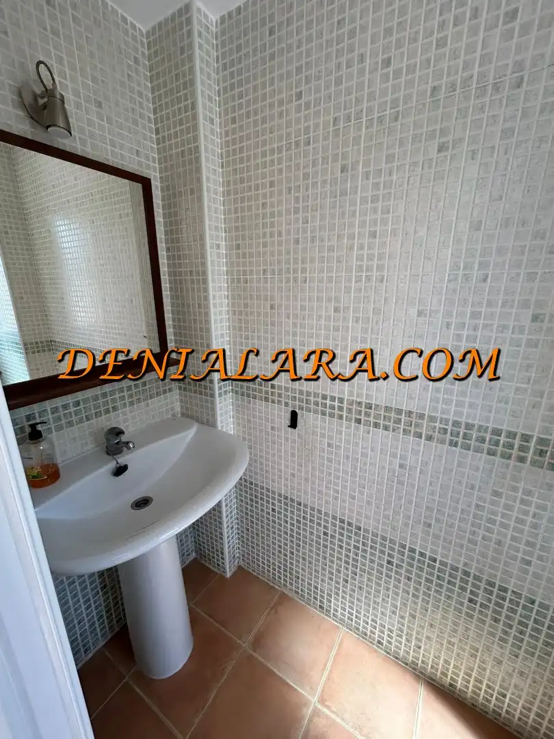 Badezimmer von Einfamilien-Reihenhaus zur Miete in Dénia mit Klimaanlage, Privatgarten und Terrasse