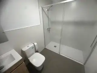 Bany de Apartament de lloguer en León Capital  amb Calefacció, Parquet i Terrassa