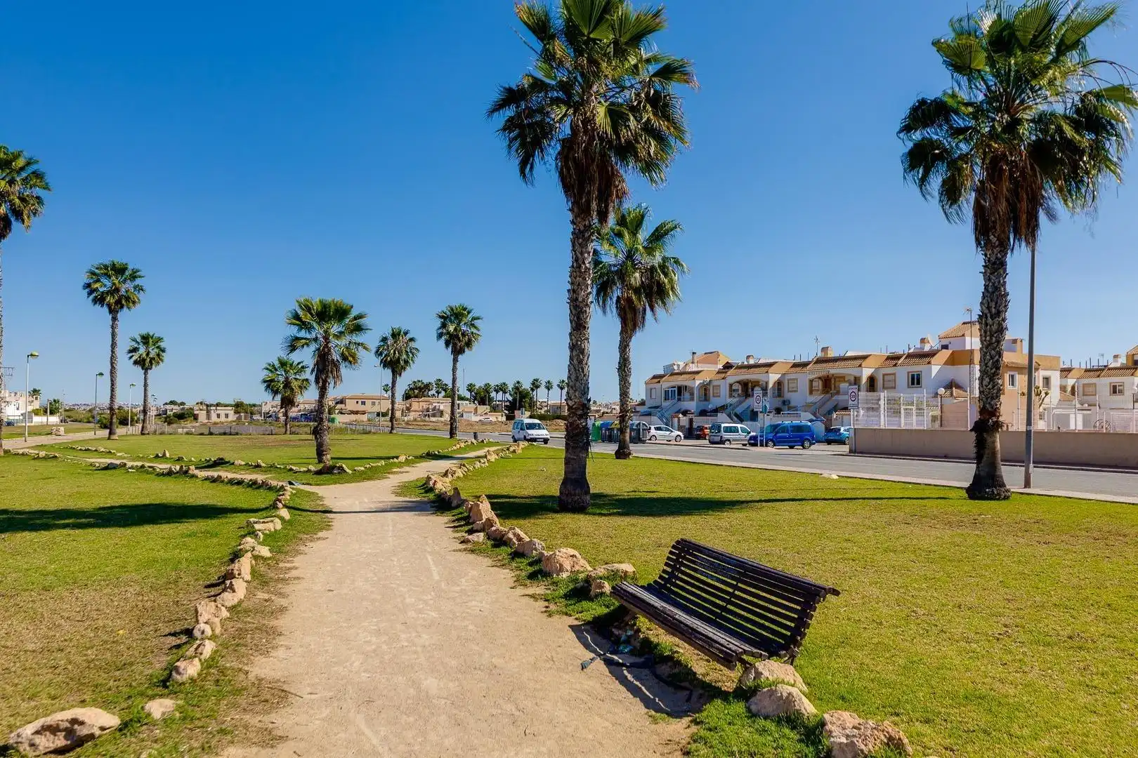 Vista exterior de Casa adosada en venda en Torrevieja amb Terrassa, Traster i Moblat