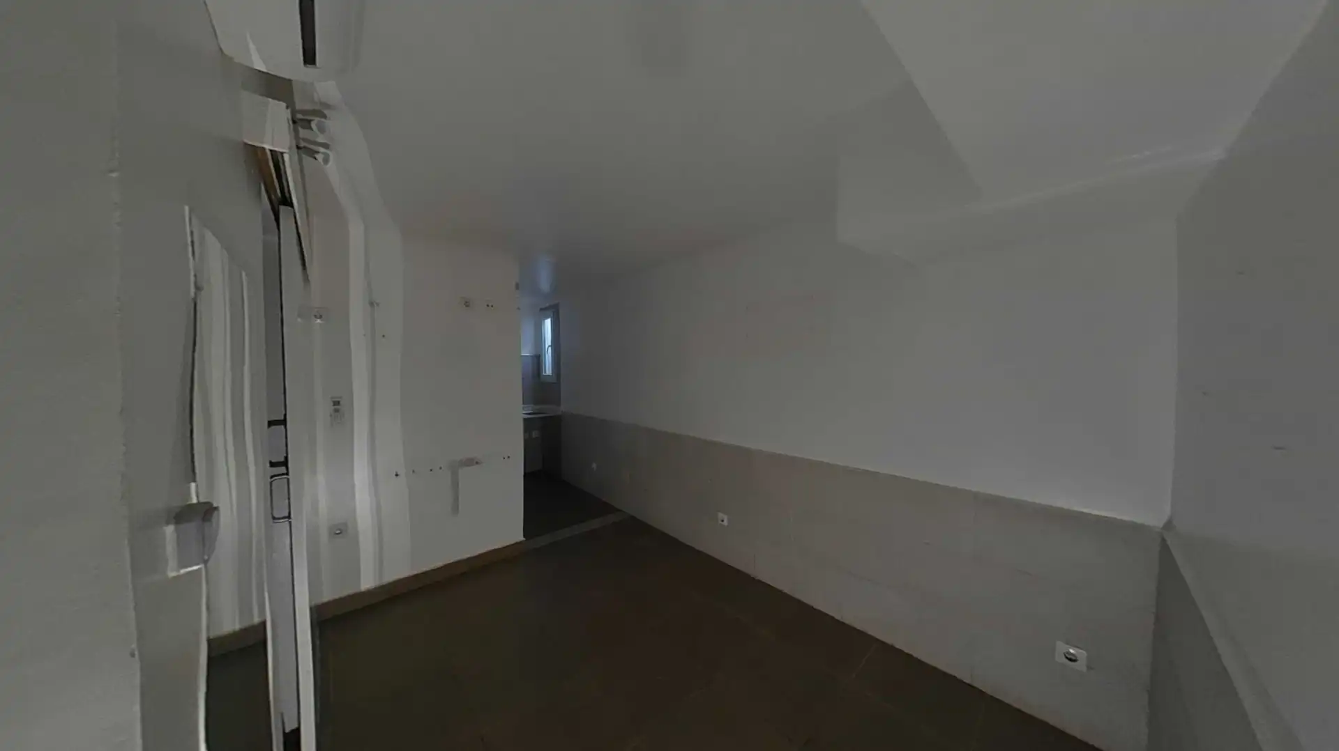 Ground floor for sale in Barcelona  with Air Conditioner and Alarm