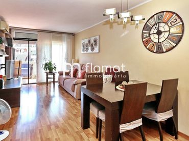 Piso con balcón en venta en Carrer de Juan Valera