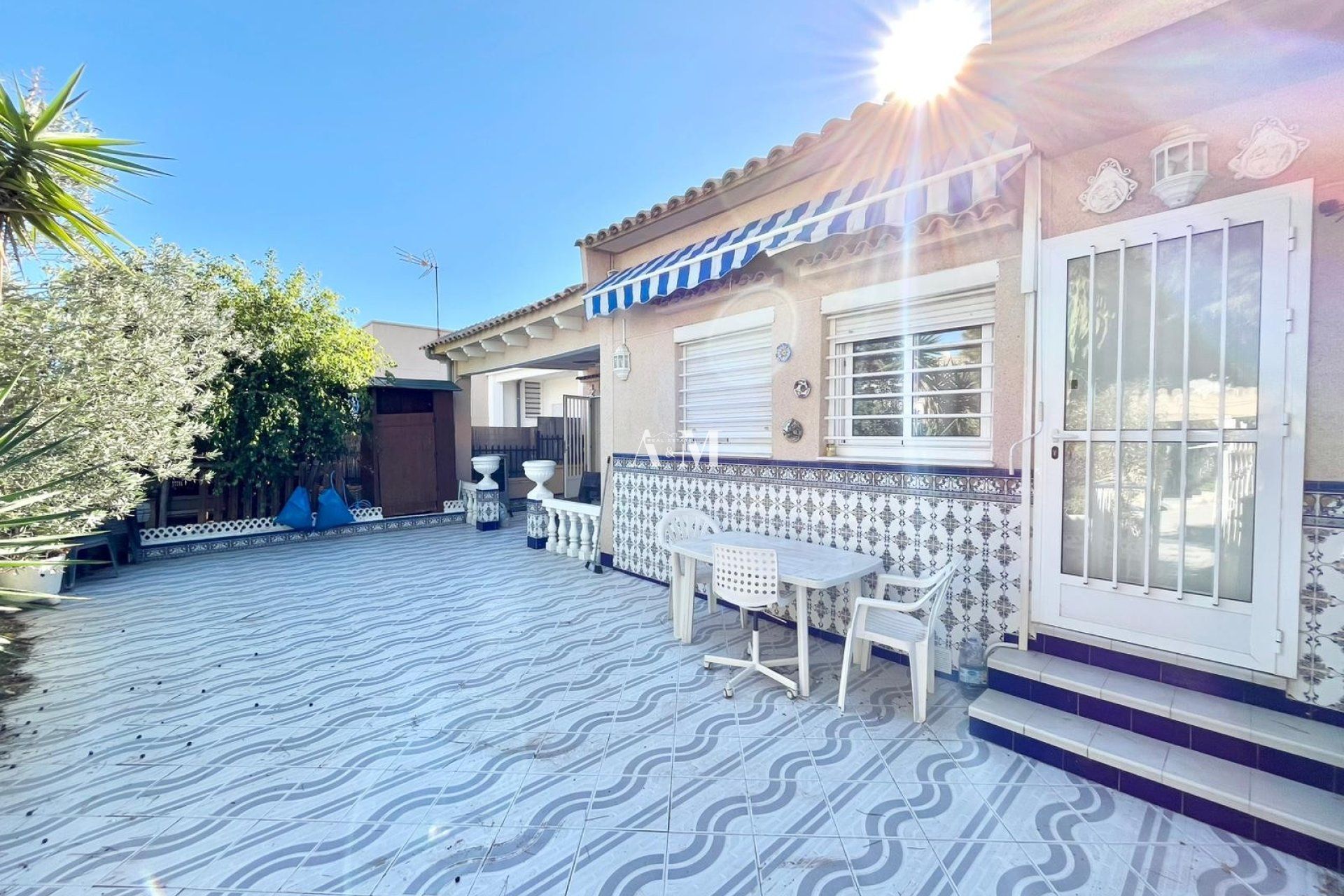 Vista exterior de Casa o xalet de lloguer en Santa Pola amb Aire condicionat, Calefacció i Jardí privat