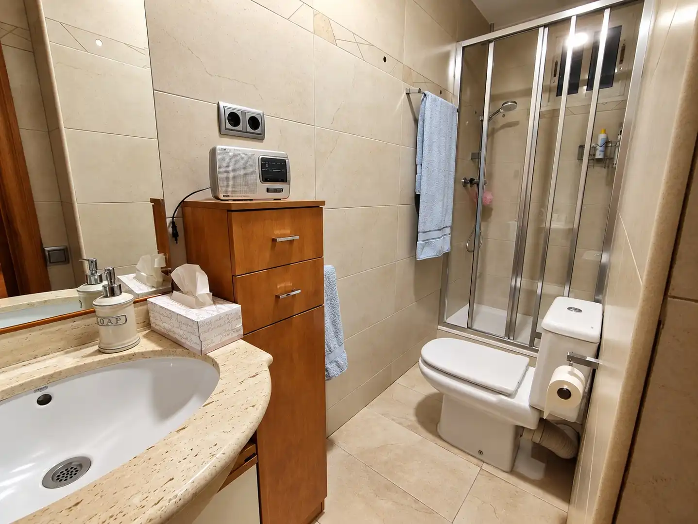 Bathroom of Flat for sale in Esplugues de Llobregat  with Balcony