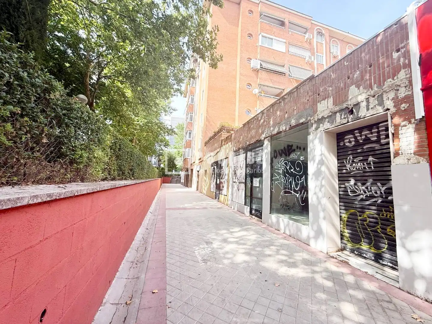 Vista exterior de Local en venda en Fuenlabrada amb Aire condicionat