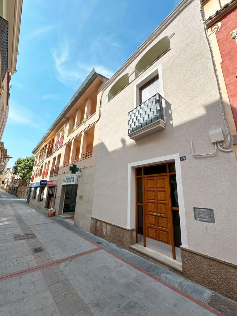 Vista exterior de Casa adosada de lloguer en Sant Esteve Sesrovires amb Calefacció, Terrassa i Traster