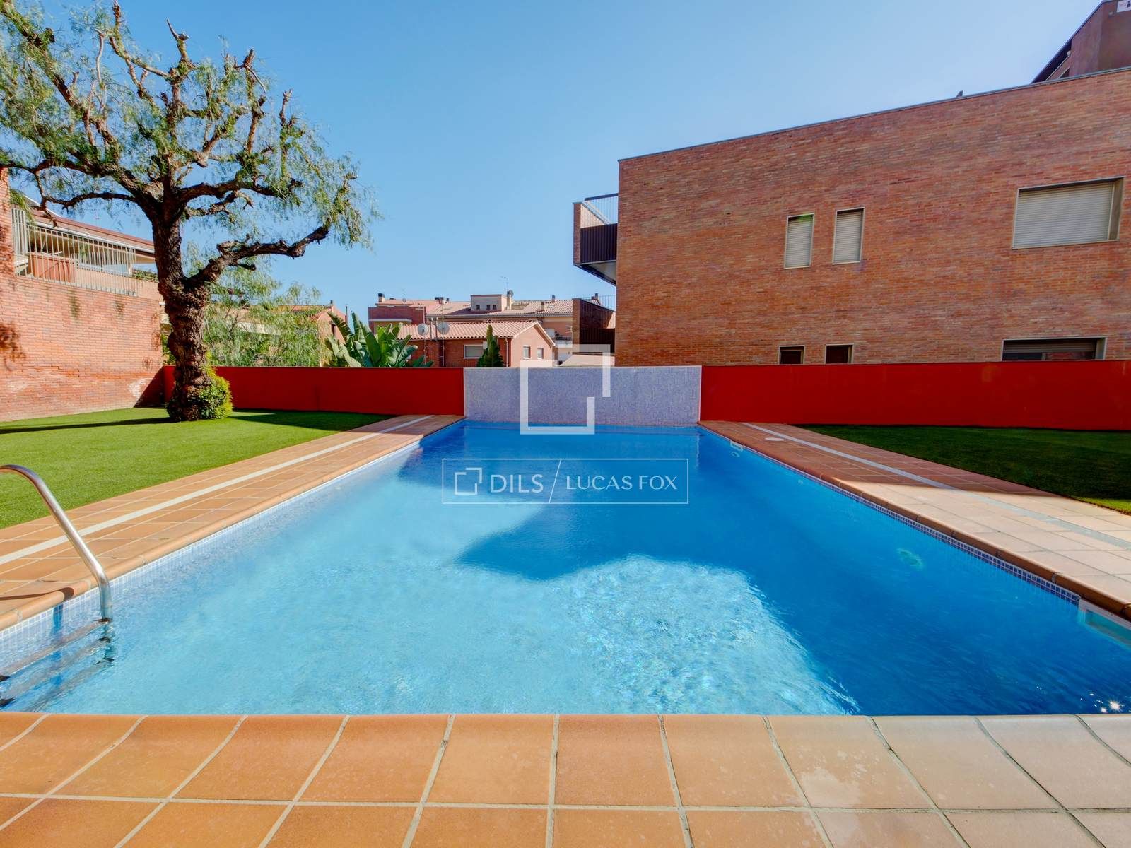 Swimming pool of Flat for sale in Sant Feliu de Llobregat  with Air Conditioner, Heating and Private garden