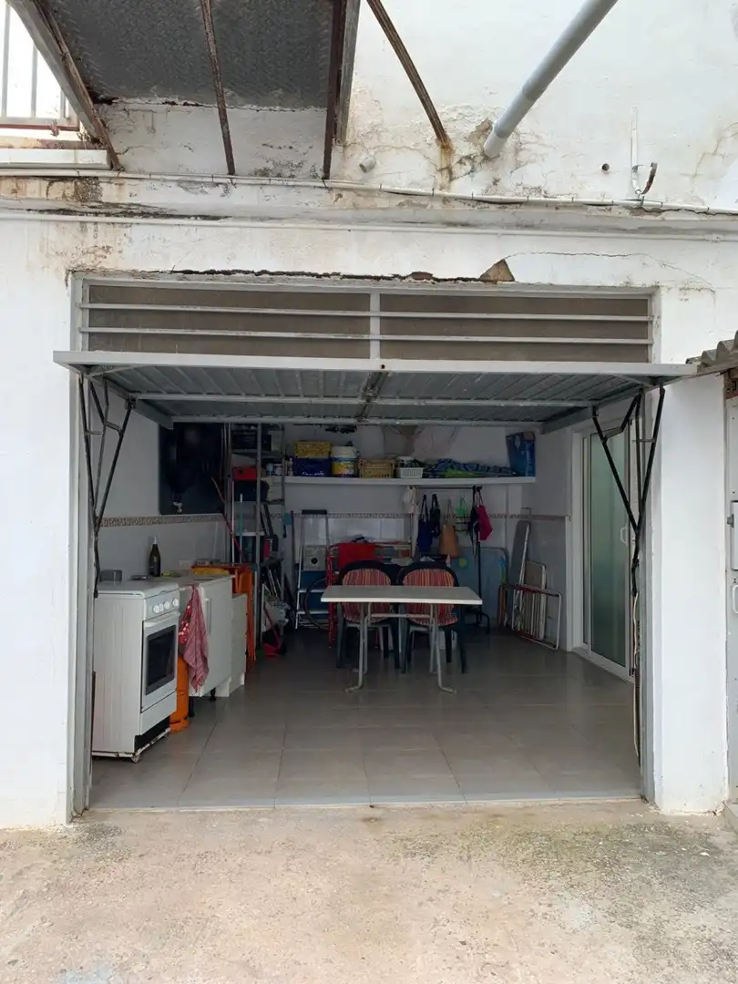 Erdgeschoss zum Verkauf in Valencia mit Terrasse, Abstellraum und Möbliert