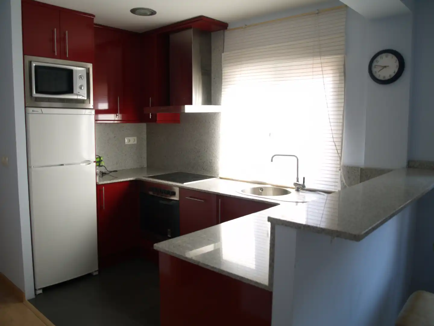 Cuina de Apartament de lloguer en Zaragoza amb Calefacció, Moblat i Forn