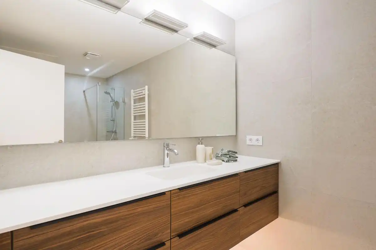 Badezimmer von Erdgeschoss zum Verkauf in Madrid mit Klimaanlage, Heizung und Terrasse