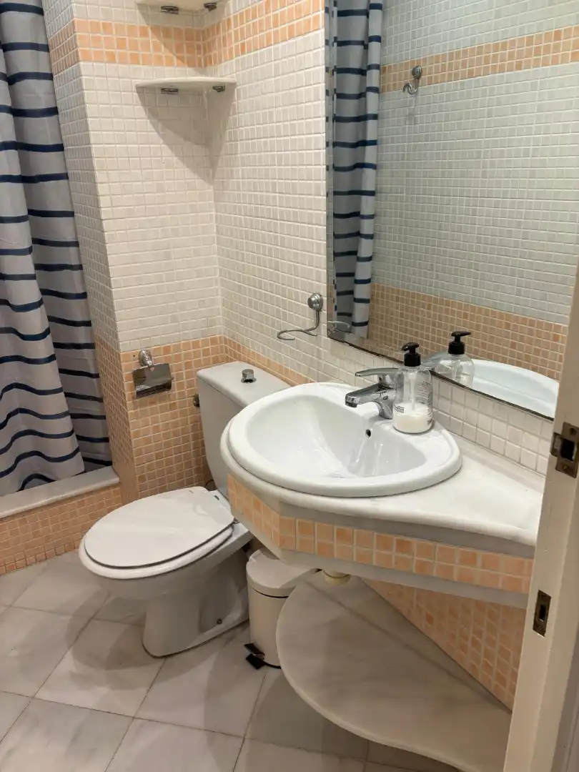 Badezimmer von Wohnung zur Miete in Valencia mit Klimaanlage, Heizung und Möbliert