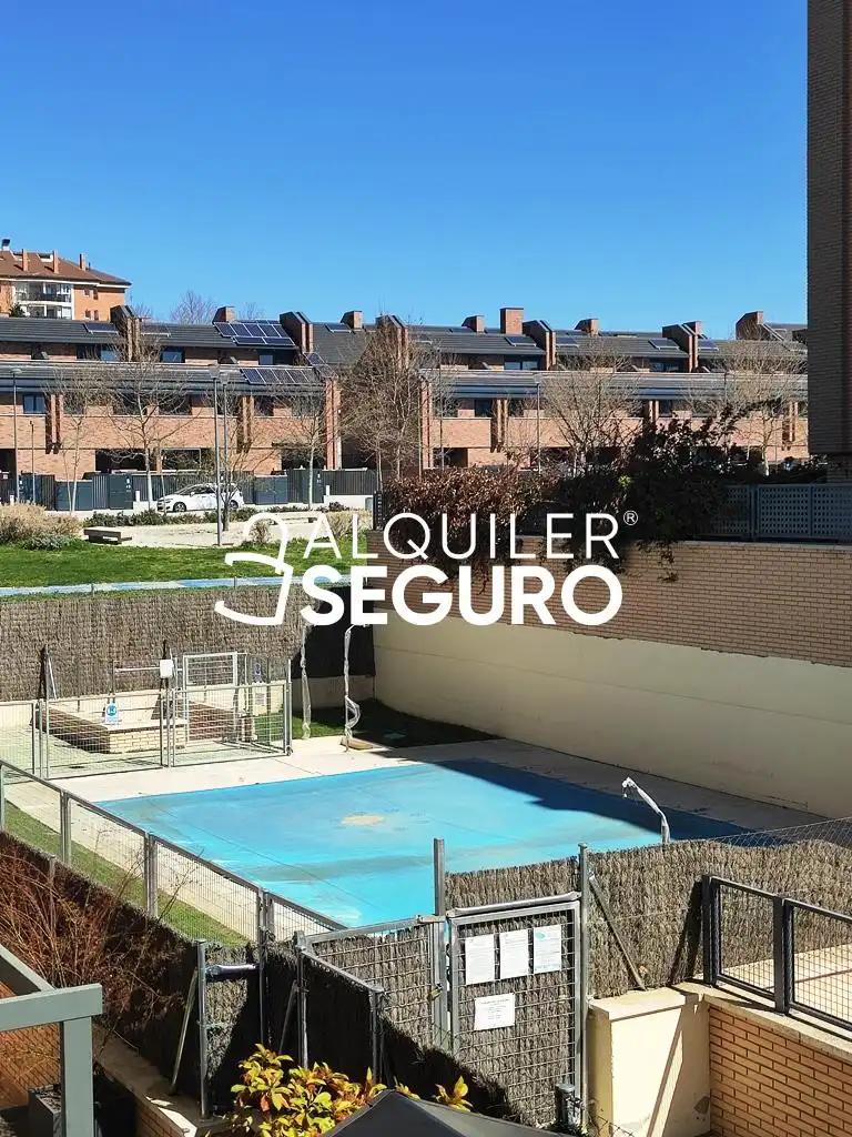 Piscina de Piso de alquiler en Paracuellos de Jarama con Aire acondicionado, Calefacción y Terraza