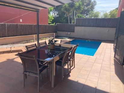 Piscina de Casa adosada en venda en Palamós amb Aire condicionat, Terrassa i Piscina