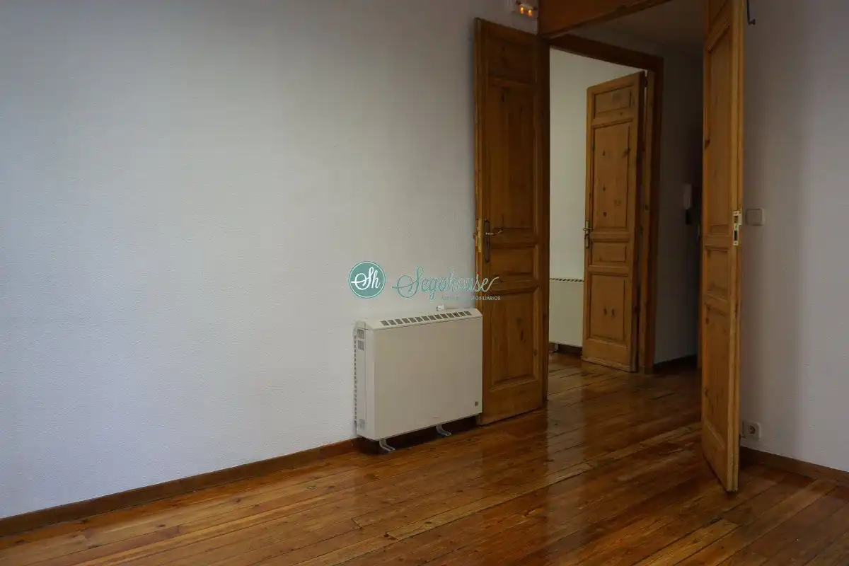Piso en venta en Segovia con Calefacción, Parquet y Terraza