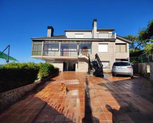 Vista exterior de Casa o xalet en venda en A Merca   amb Piscina i Balcó