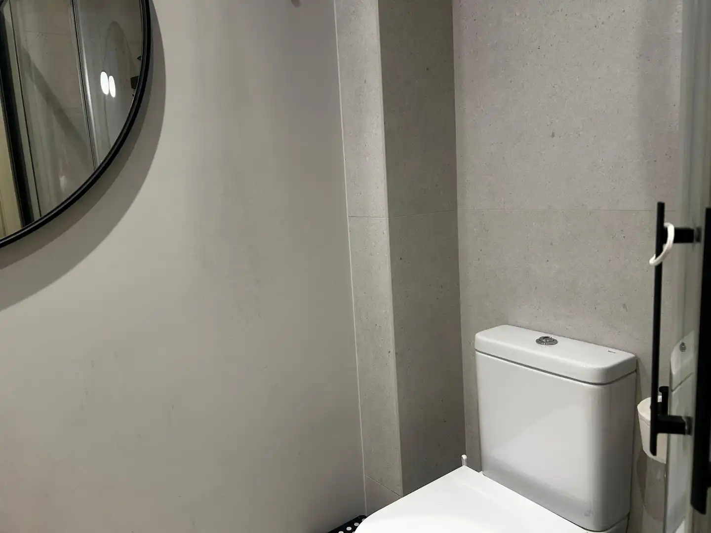 Bany de Apartament de lloguer en Madrid amb Aire condicionat, Calefacció i Moblat