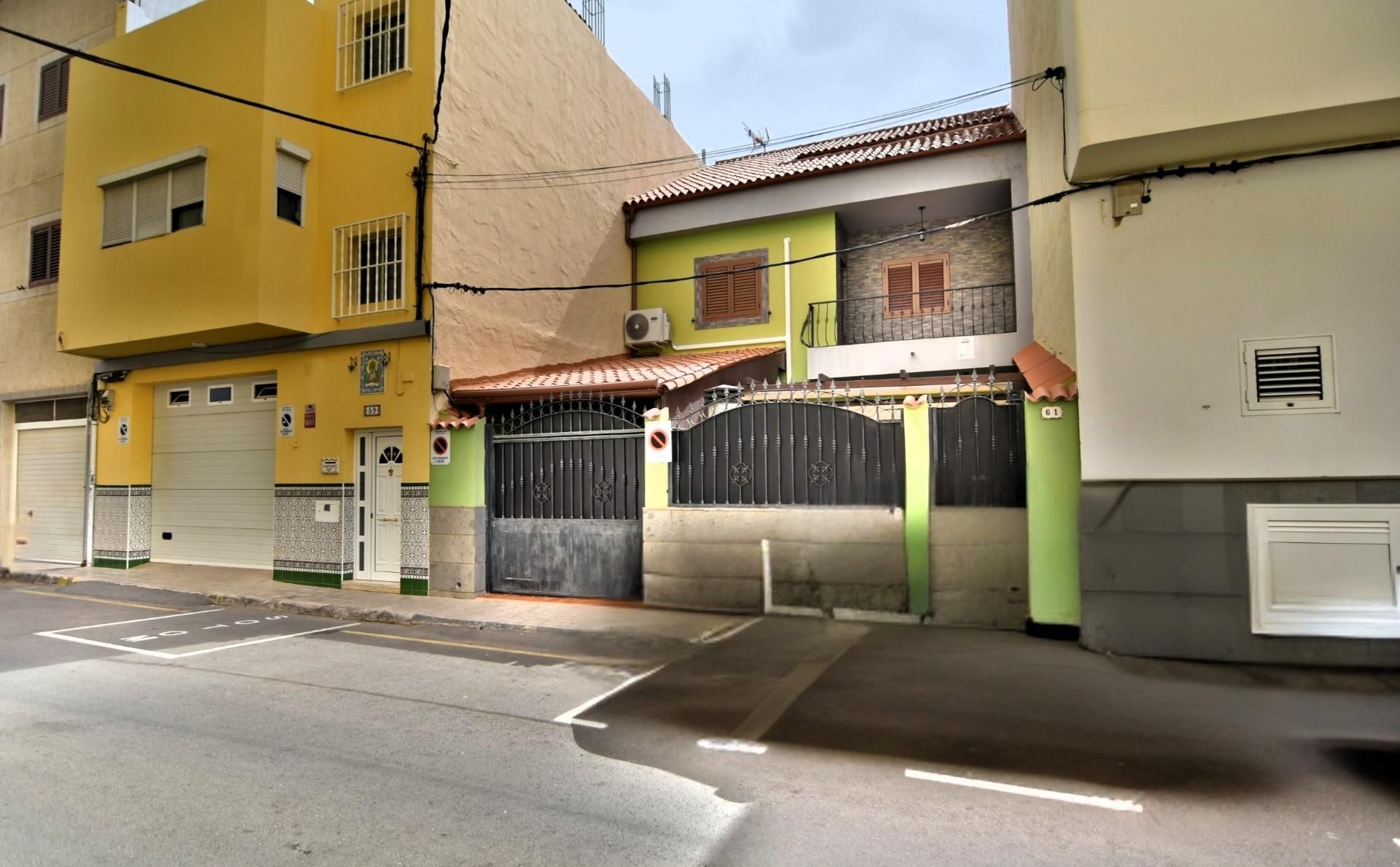 Vista exterior de Casa o xalet en venda en Santa Lucía de Tirajana amb Aire condicionat, Terrassa i Traster