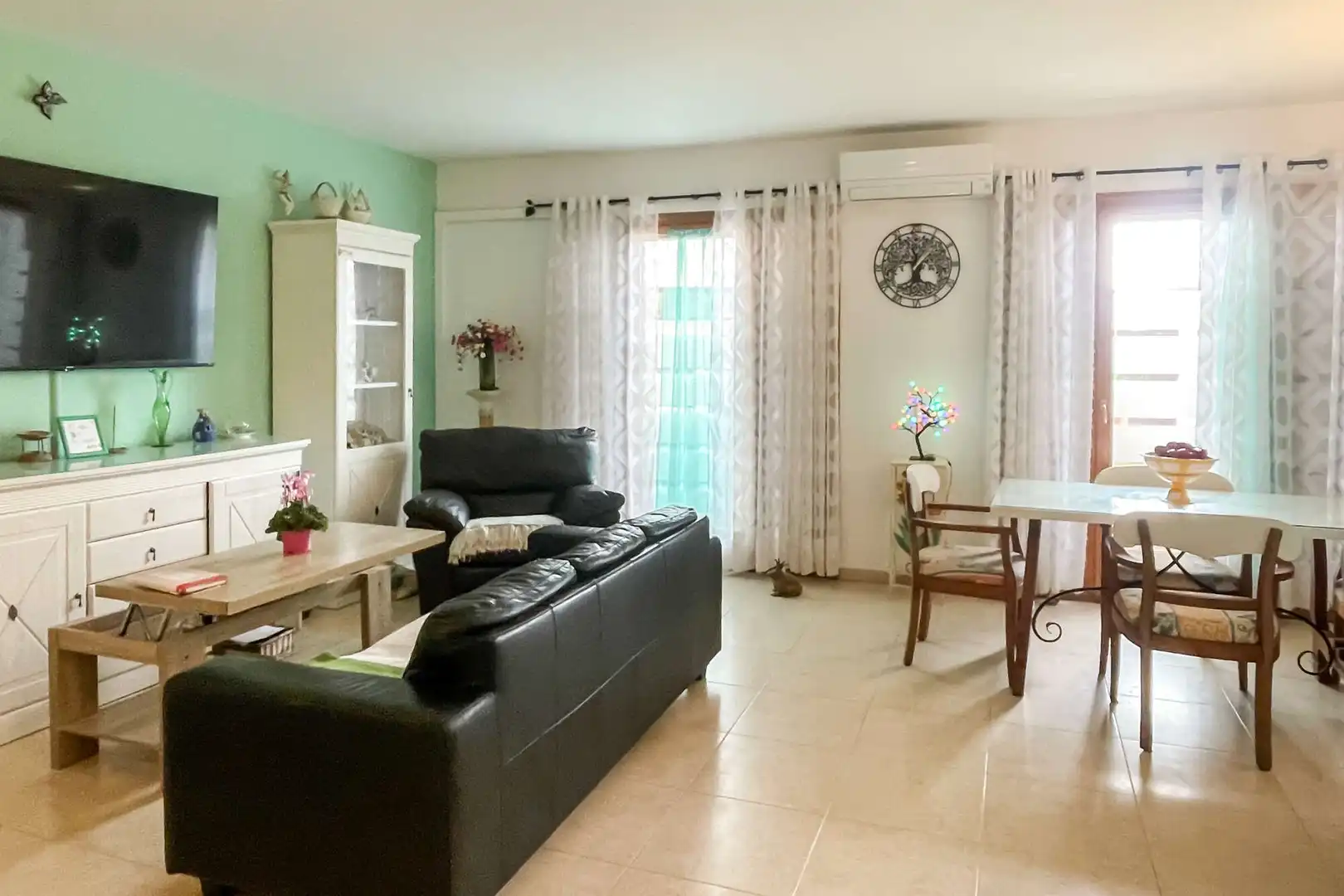 Sala d'estar de Planta baixa en venda en Capdepera amb Aire condicionat, Terrassa i Moblat