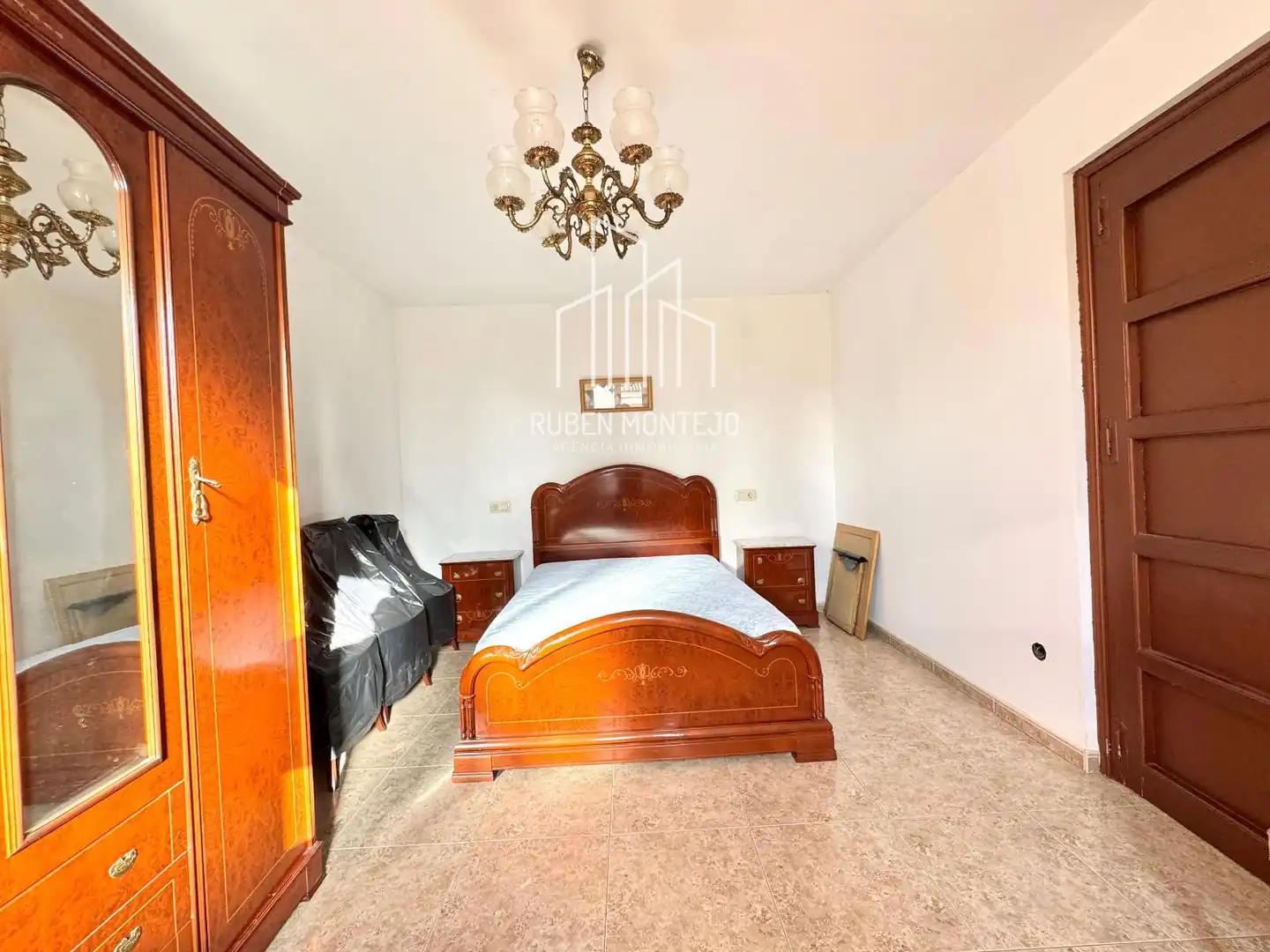 Habitación de Casa adosada en venta en Gomecello con Calefacción, Terraza y Trastero