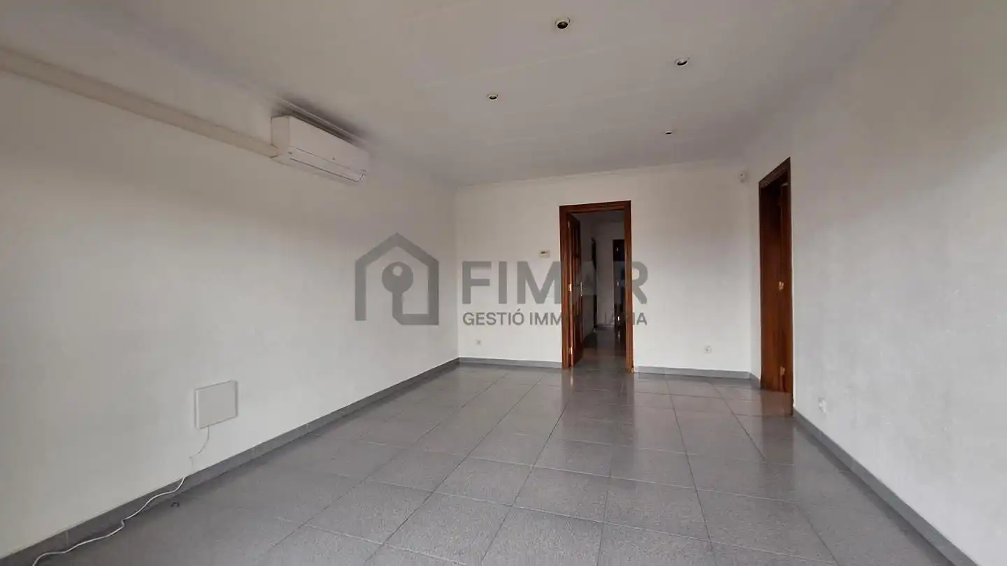 Wohnung zum Verkauf in Mataró mit Klimaanlage und Terrasse