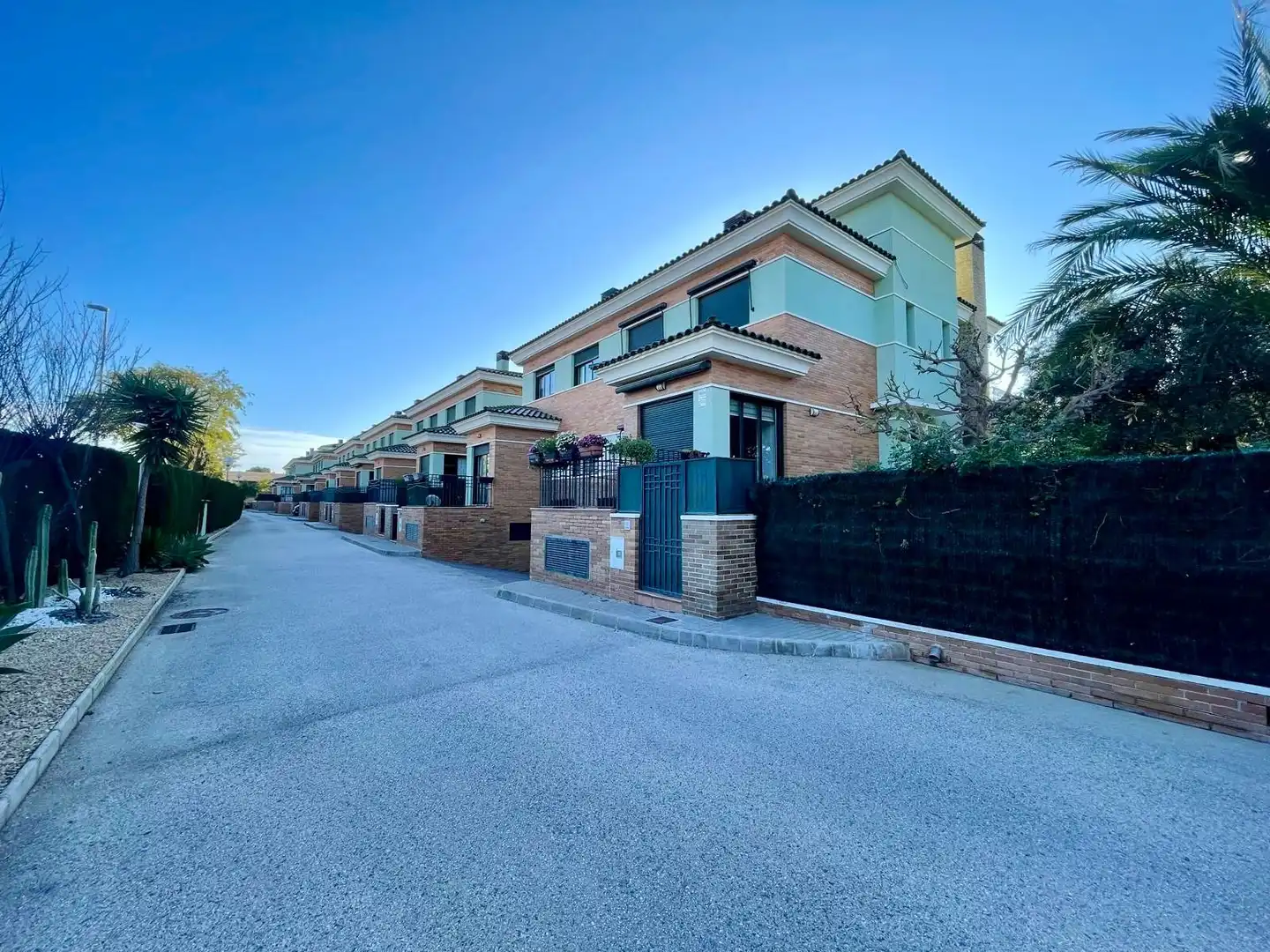 Vista exterior de Casa o xalet en venda en Mutxamel amb Aire condicionat, Calefacció i Jardí privat
