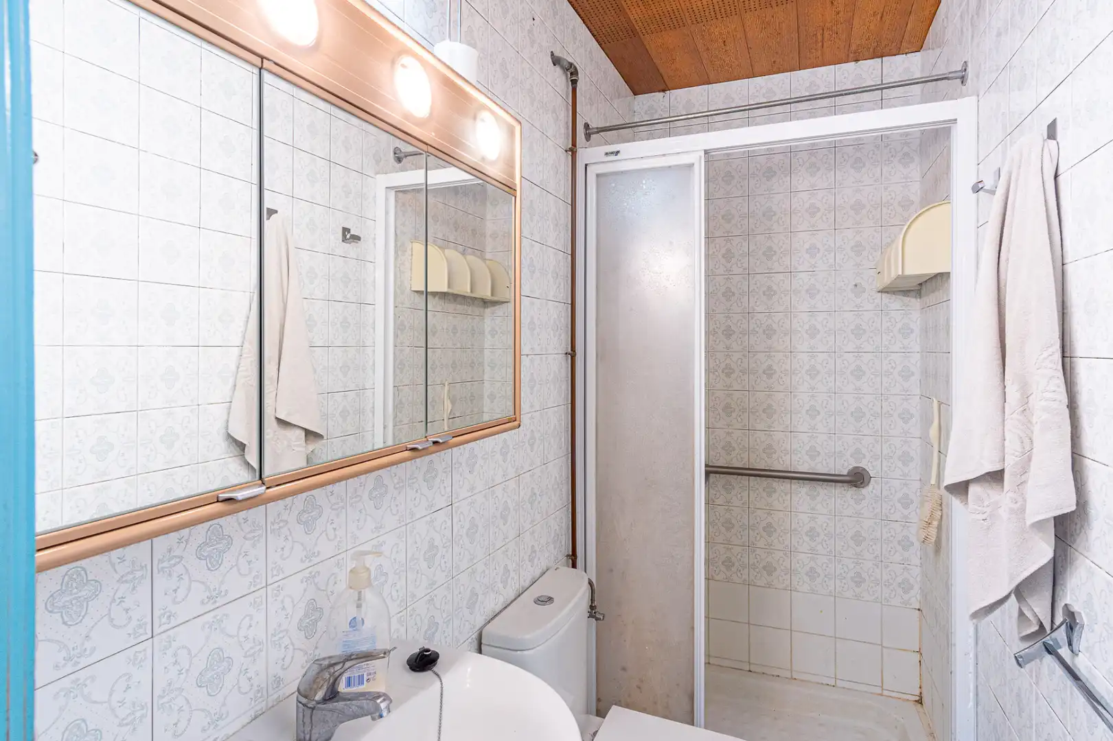 Bathroom of Detached homes for sale in Llers  with Air Conditioner, Heating and Terrace