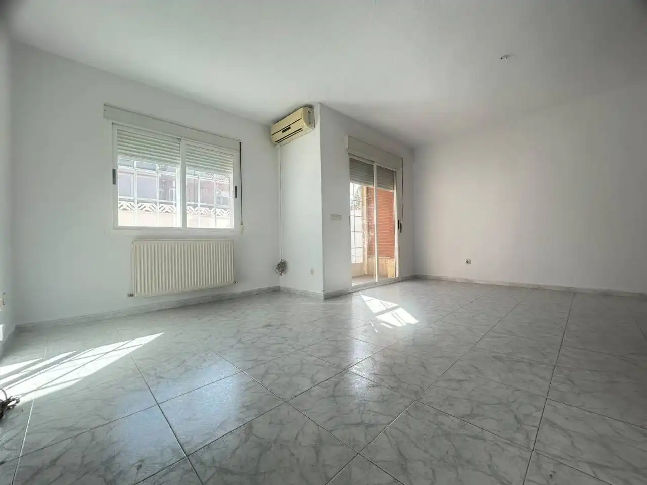 Sala d'estar de Casa adosada en venda en Numancia de la Sagra amb Terrassa
