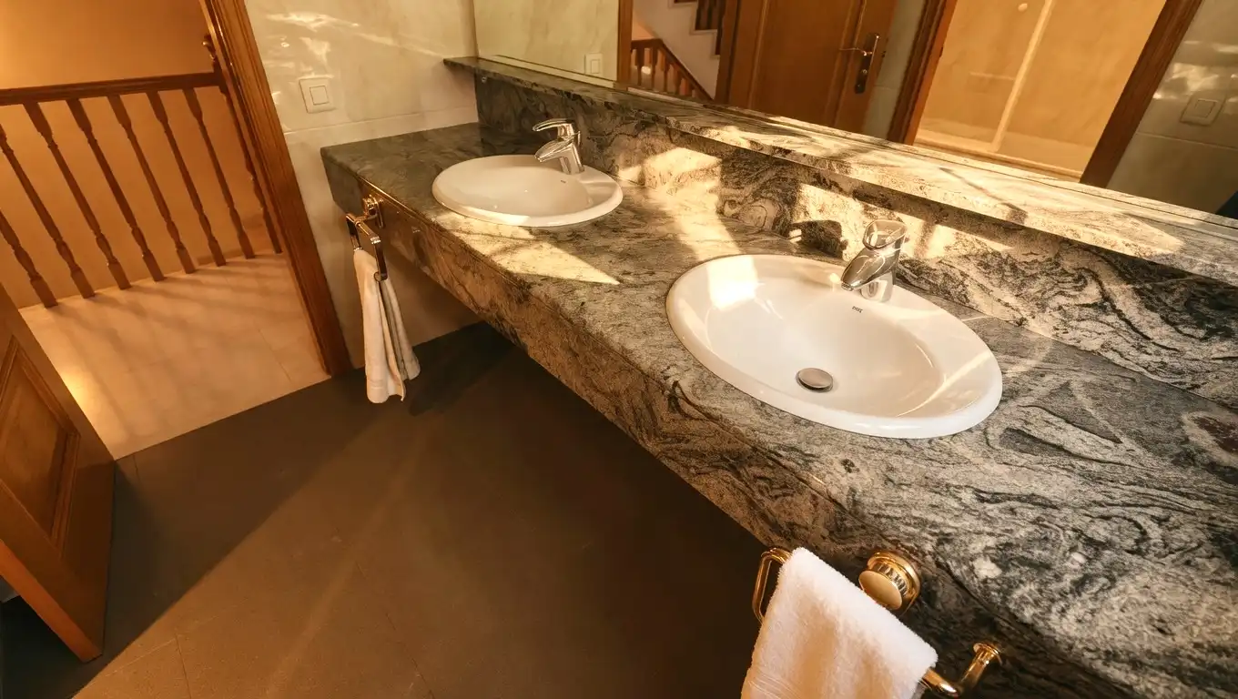 Baño de Casa adosada en venta en Sant Joan Despí con Aire acondicionado, Calefacción y Jardín privado