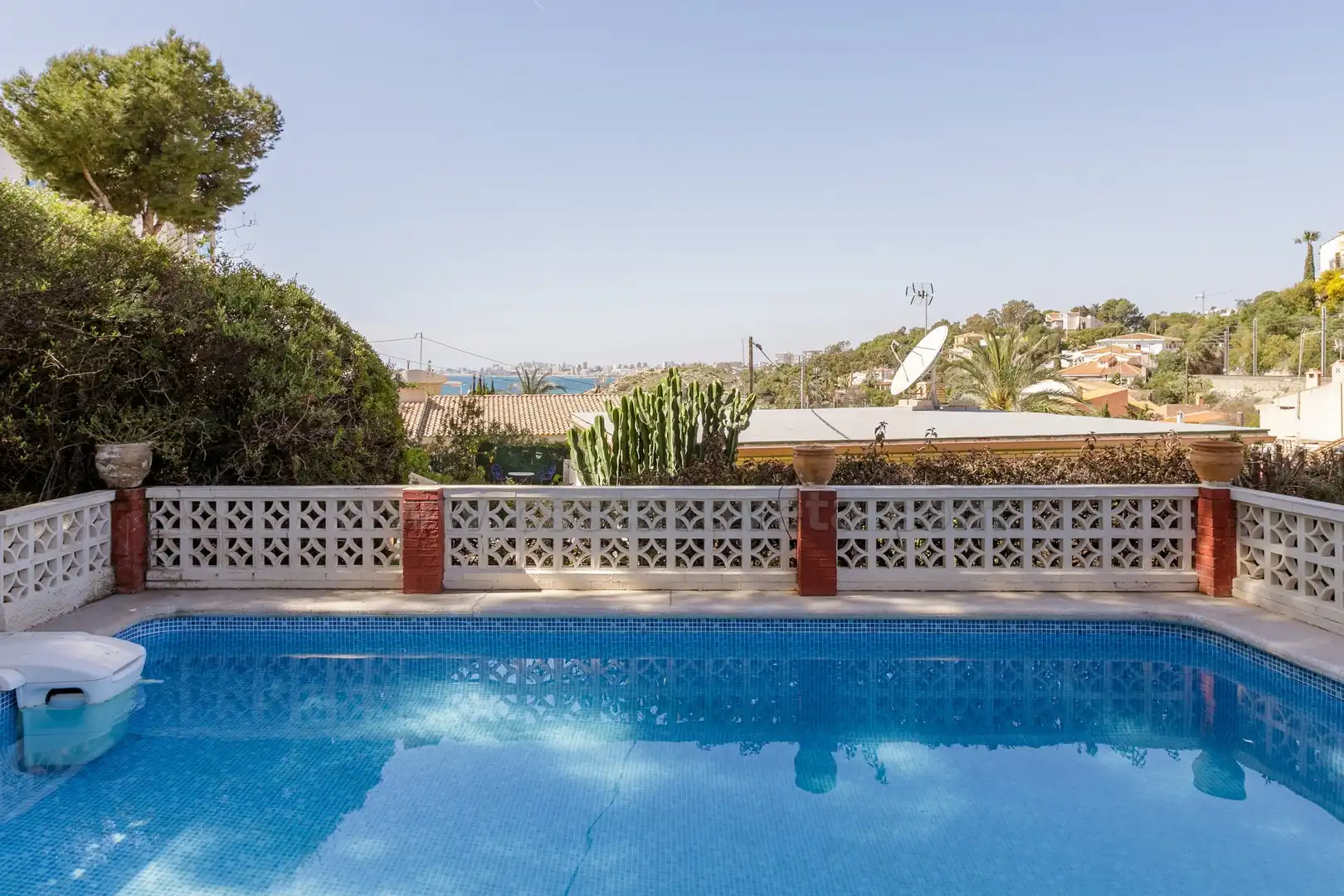 Piscina de Casa o xalet en venda en El Campello amb Aire condicionat, Jardí privat i Terrassa