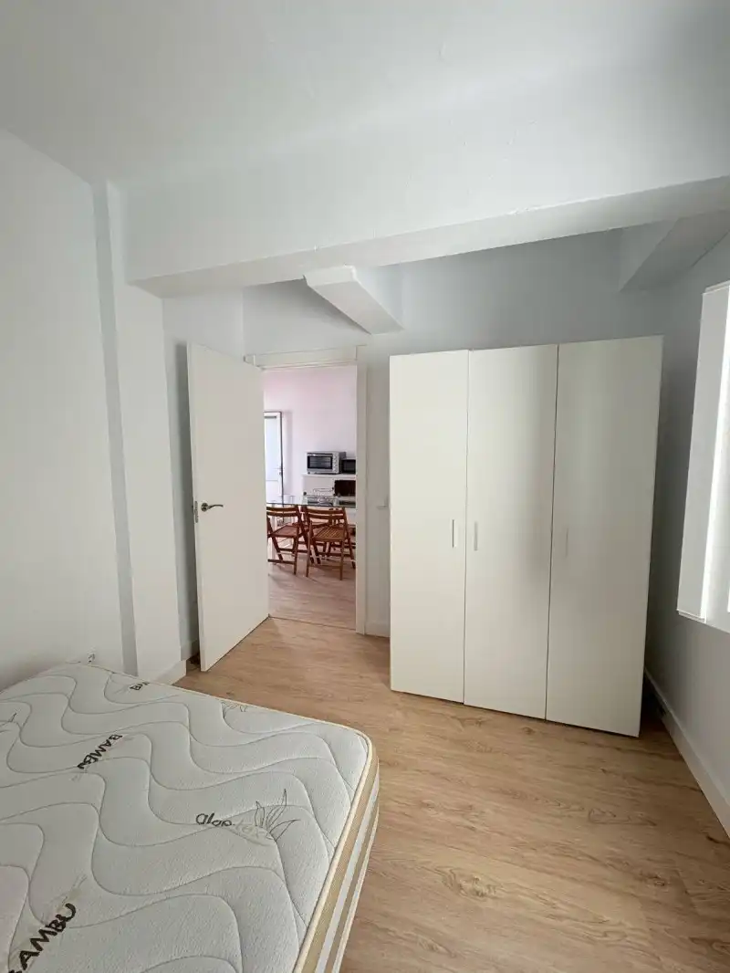 Schlafzimmer von Wohnung zur Miete in Cáceres mit Klimaanlage, Privatgarten und Terrasse