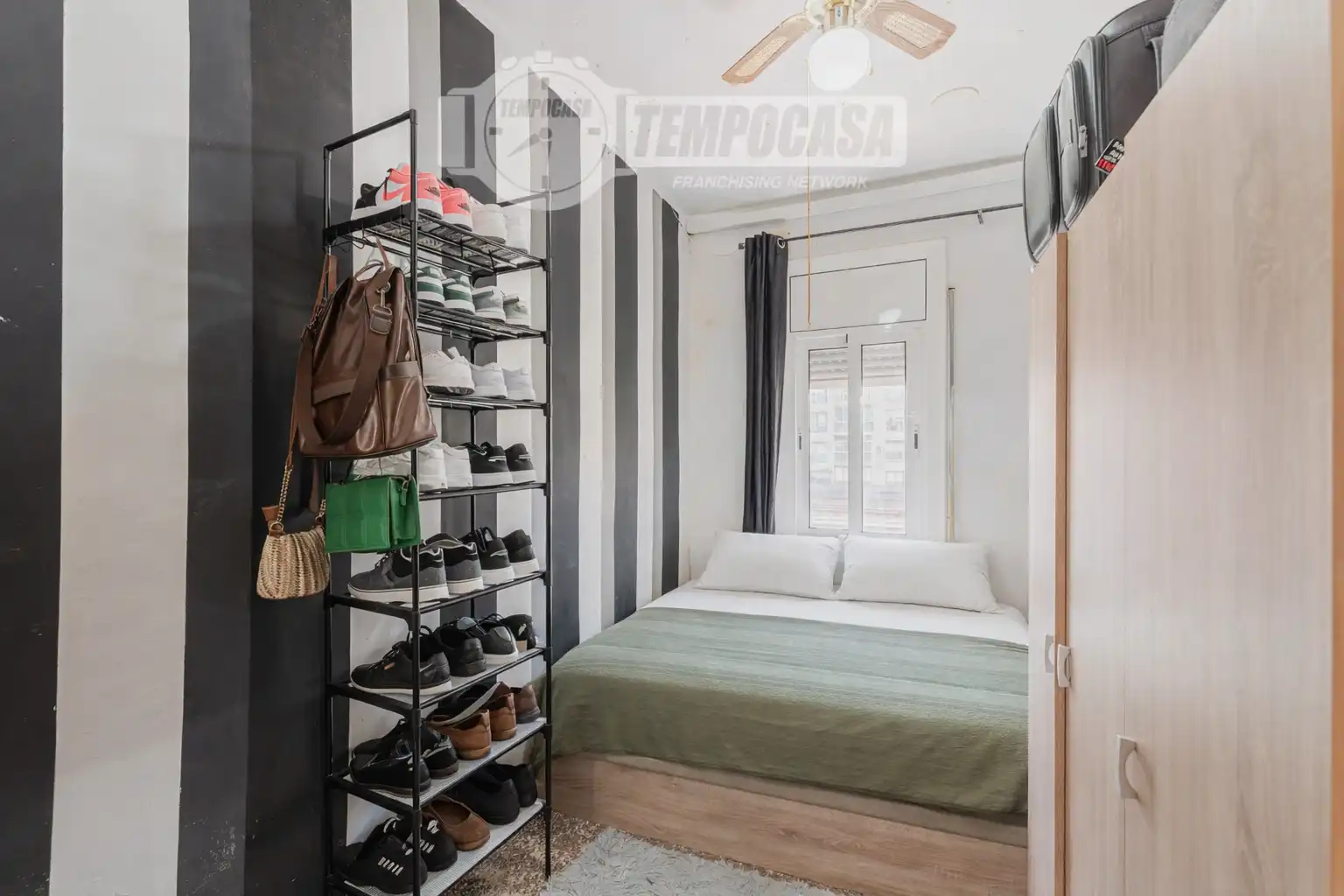 Bedroom of Flat for sale in Barcelona  with Air Conditioner, Heating and Balcony