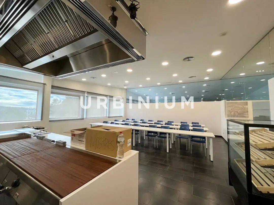 Cocina de Oficina de alquiler en Palol de Revardit