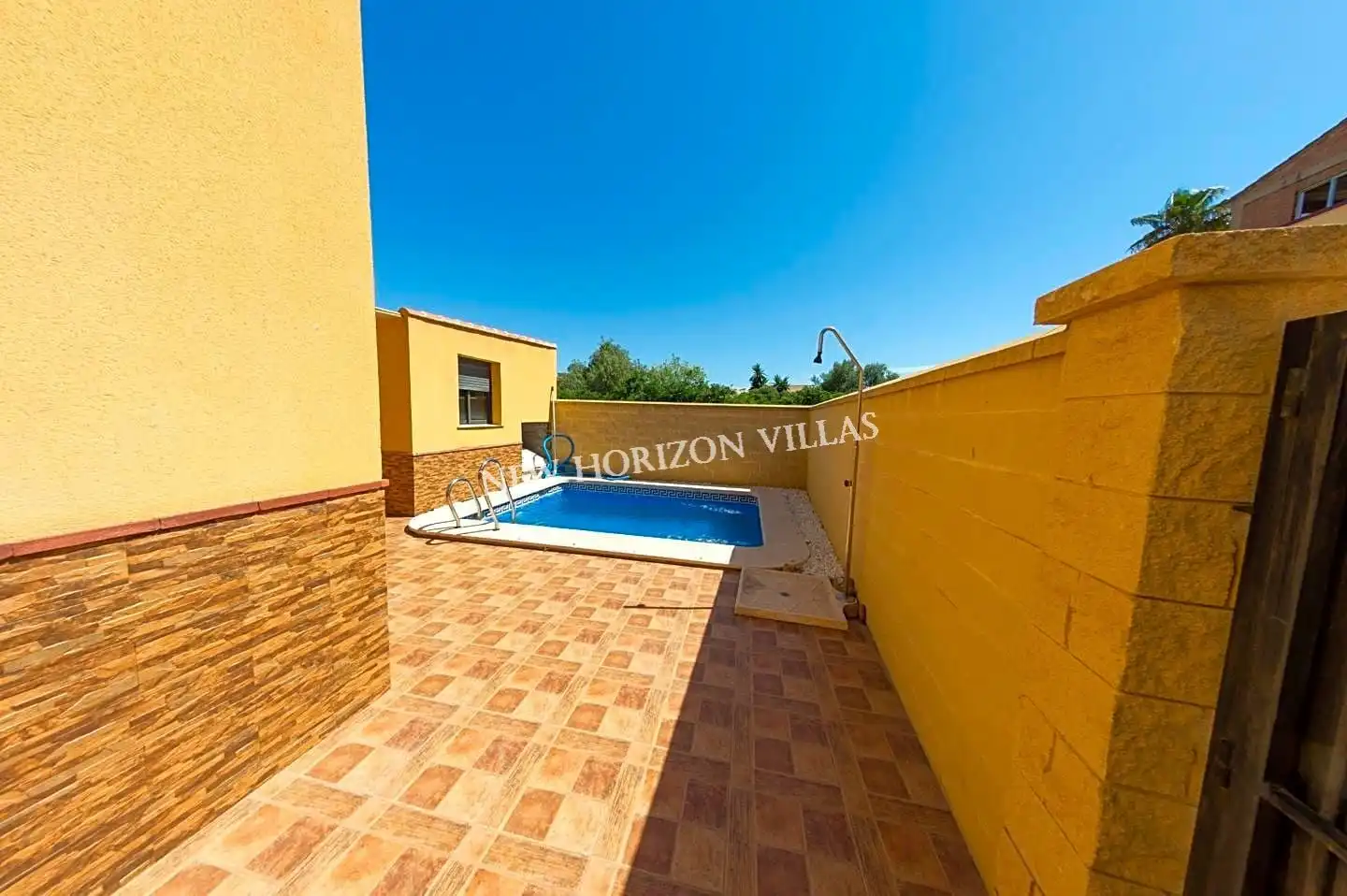 Vista exterior de Casa o xalet en venda en Zurgena amb Aire condicionat, Terrassa i Piscina
