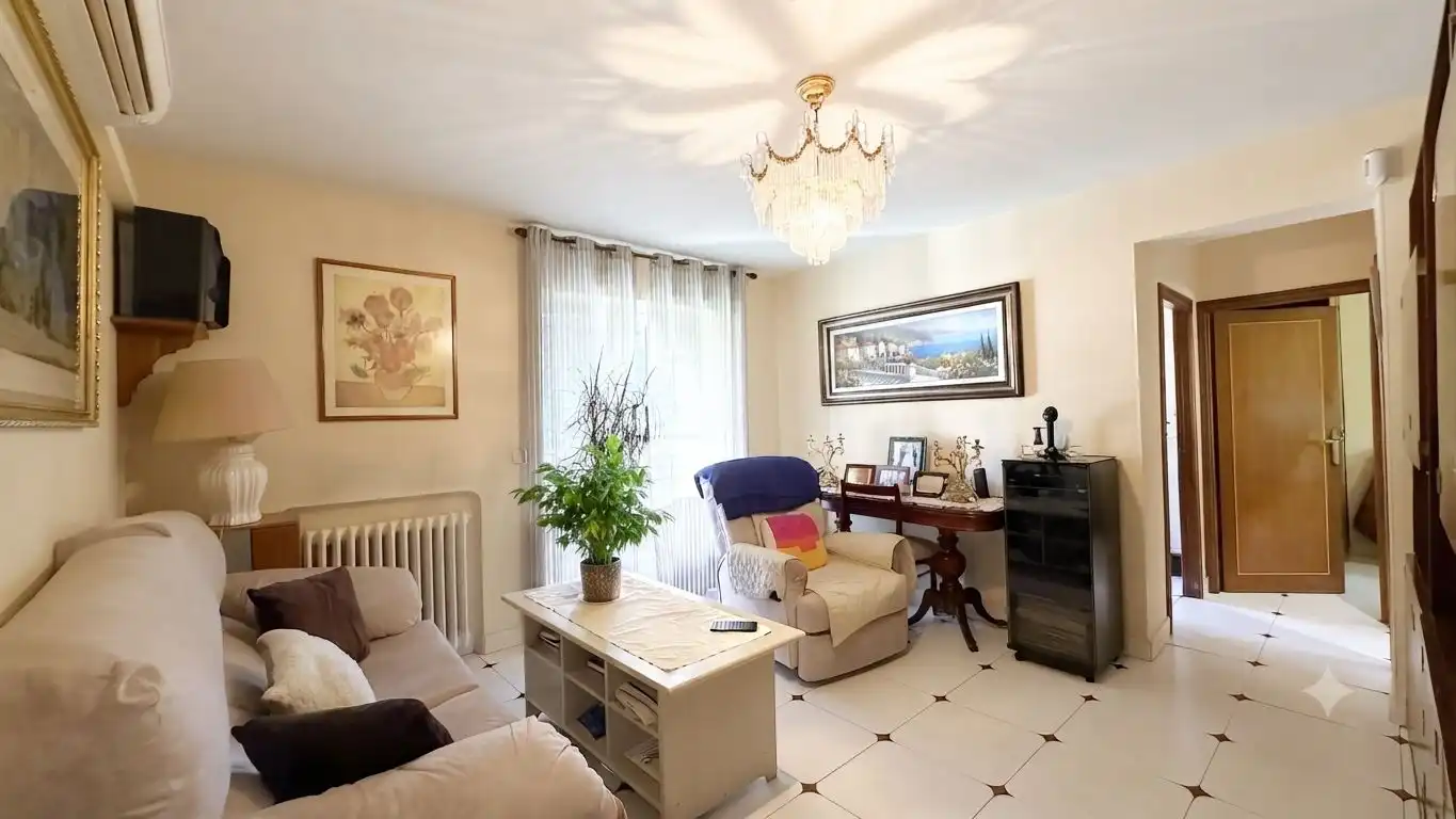 Sala d'estar de Apartament en venda en Madrid