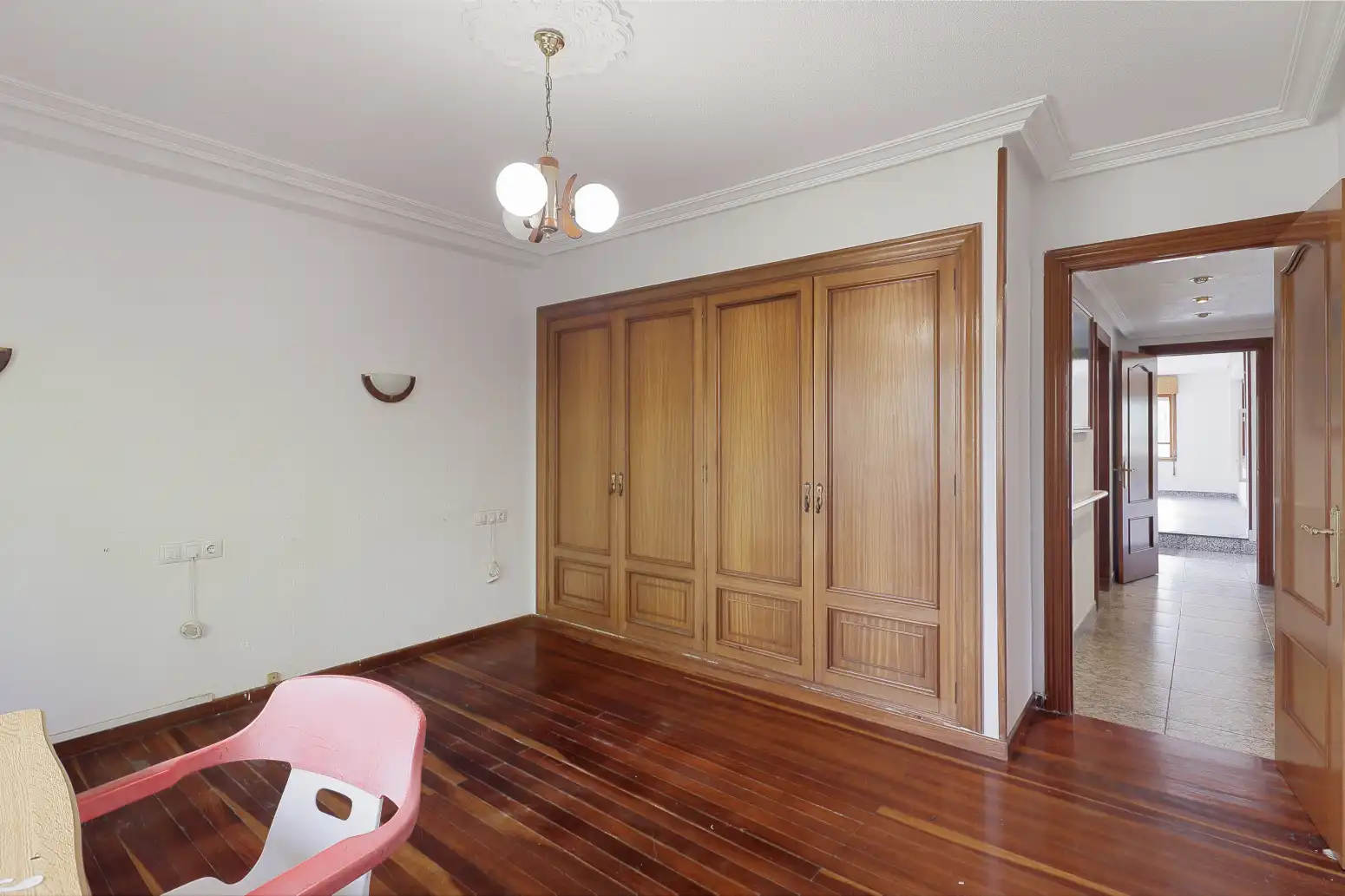 Dormitori de Casa o xalet en venda en Gijón  amb Calefacció, Parquet i Terrassa