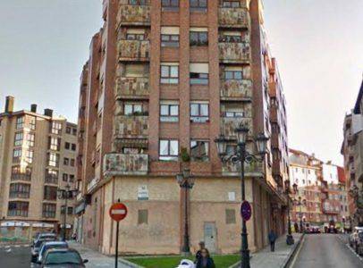 Local comercial en Alquiler en Avenida de Pando en Milán - Pumarín