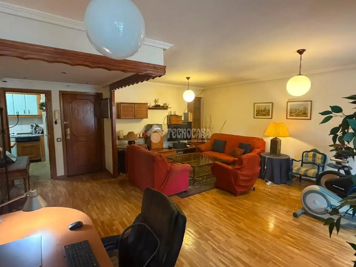 Sala d'estar de Pis en venda en Valladolid amb Calefacció, Parquet i Terrassa
