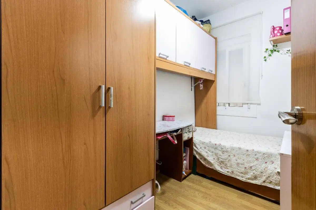 Dormitori de Pis en venda en Sabadell amb Calefacció, Parquet i Balcó
