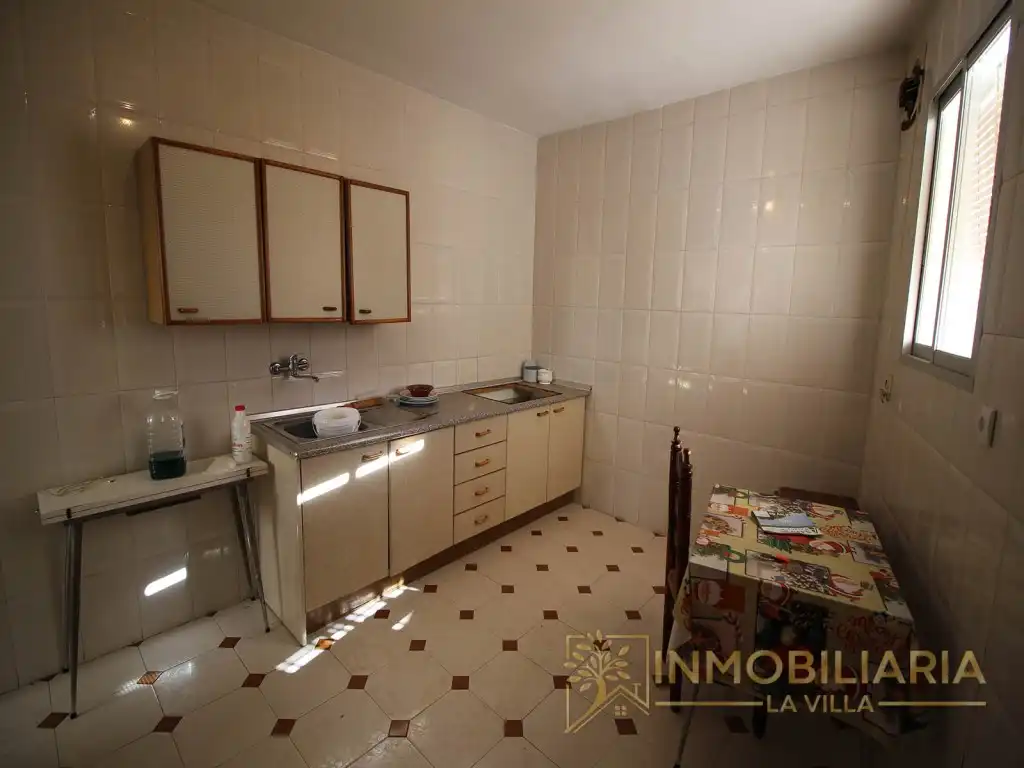 Cuina de Casa o xalet en venda en Alhaurín de la Torre amb Jardí privat, Terrassa i Moblat