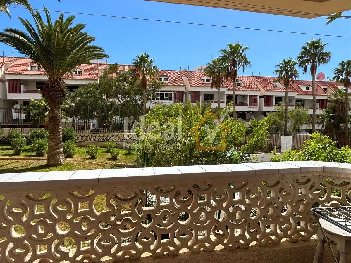 Vista exterior de Apartament en venda en Arona amb Terrassa i Piscina comunitària