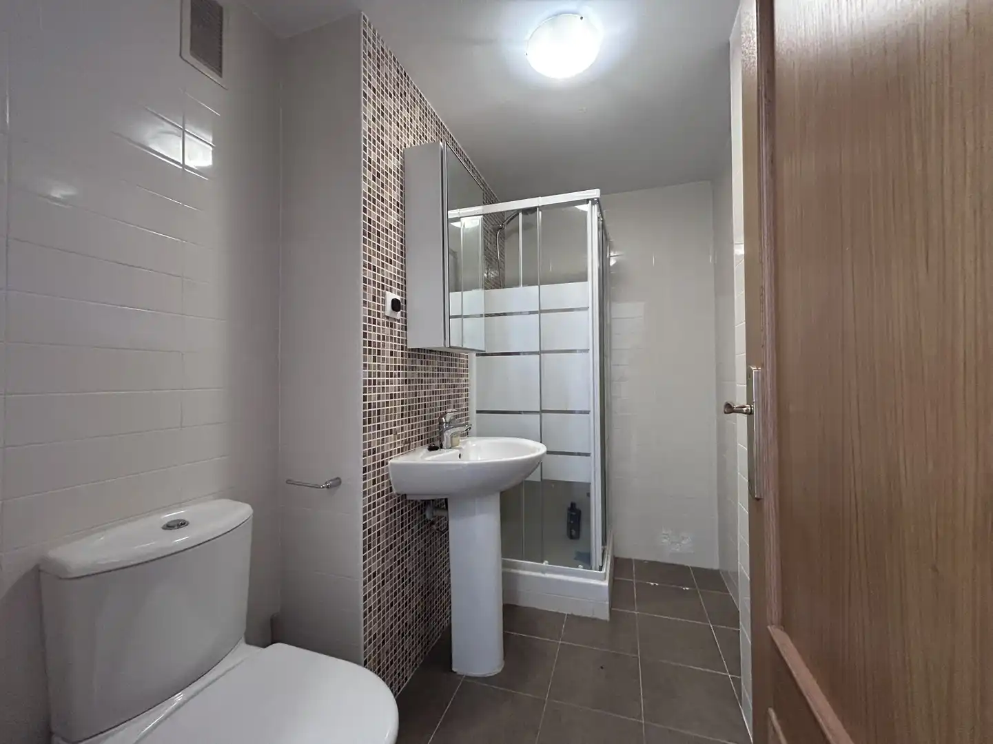 Bathroom of Flat for rent in Massamagrell  with Parquet flooring and Storage room