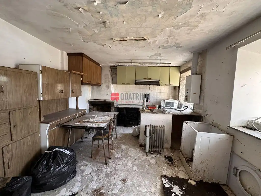 Cuina de Casa o xalet en venda en Teo amb Jardí privat