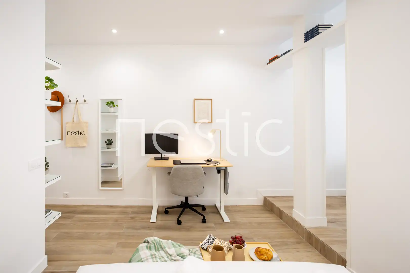Dormitori de Apartament de lloguer en Madrid amb Aire condicionat, Calefacció i Moblat