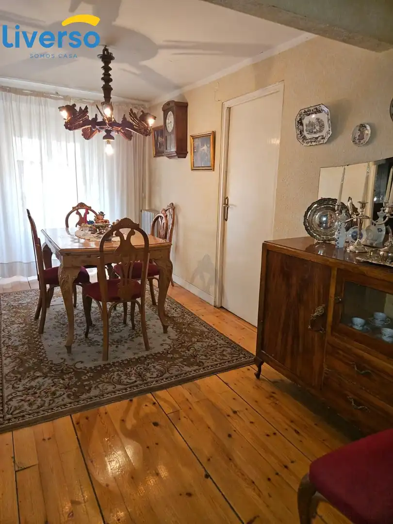 Menjador de Casa o xalet en venda en Pradoluengo amb Terrassa, Moblat i Balcó