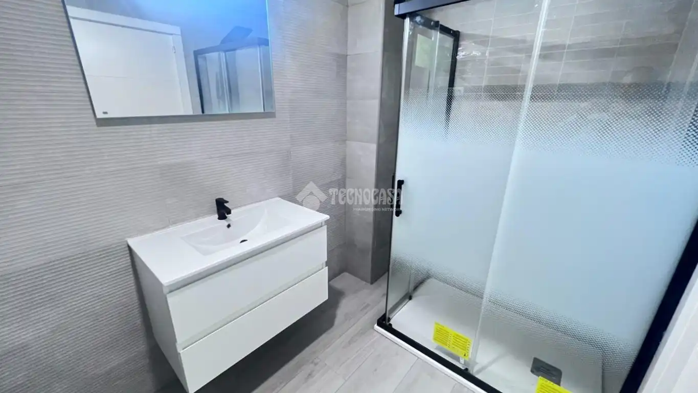 Baño de Piso en venta en Alcalá de Henares con Aire acondicionado