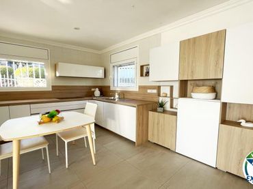 Casa con piscina in vendita a Carrer Albacete